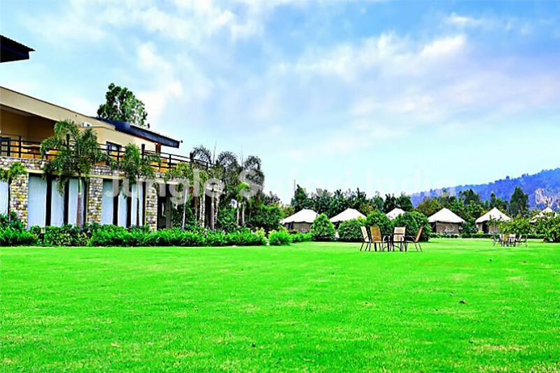 Luxury resort with spa in Jim Corbett
